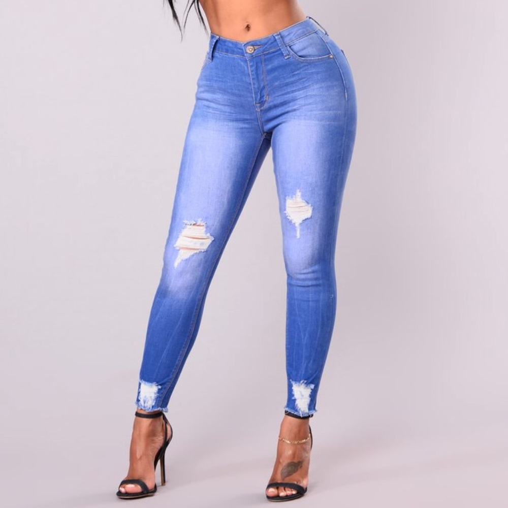 Medium blue wash ripped ankle jeans!